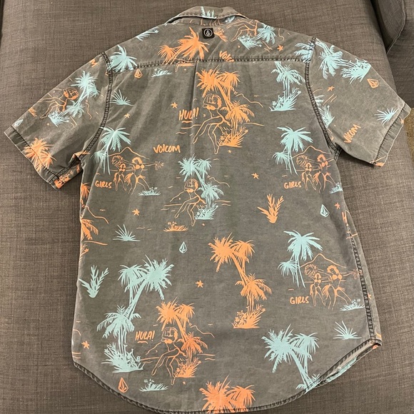 Vintage Volcom Hawaiian shirt - Picture 3 of 3